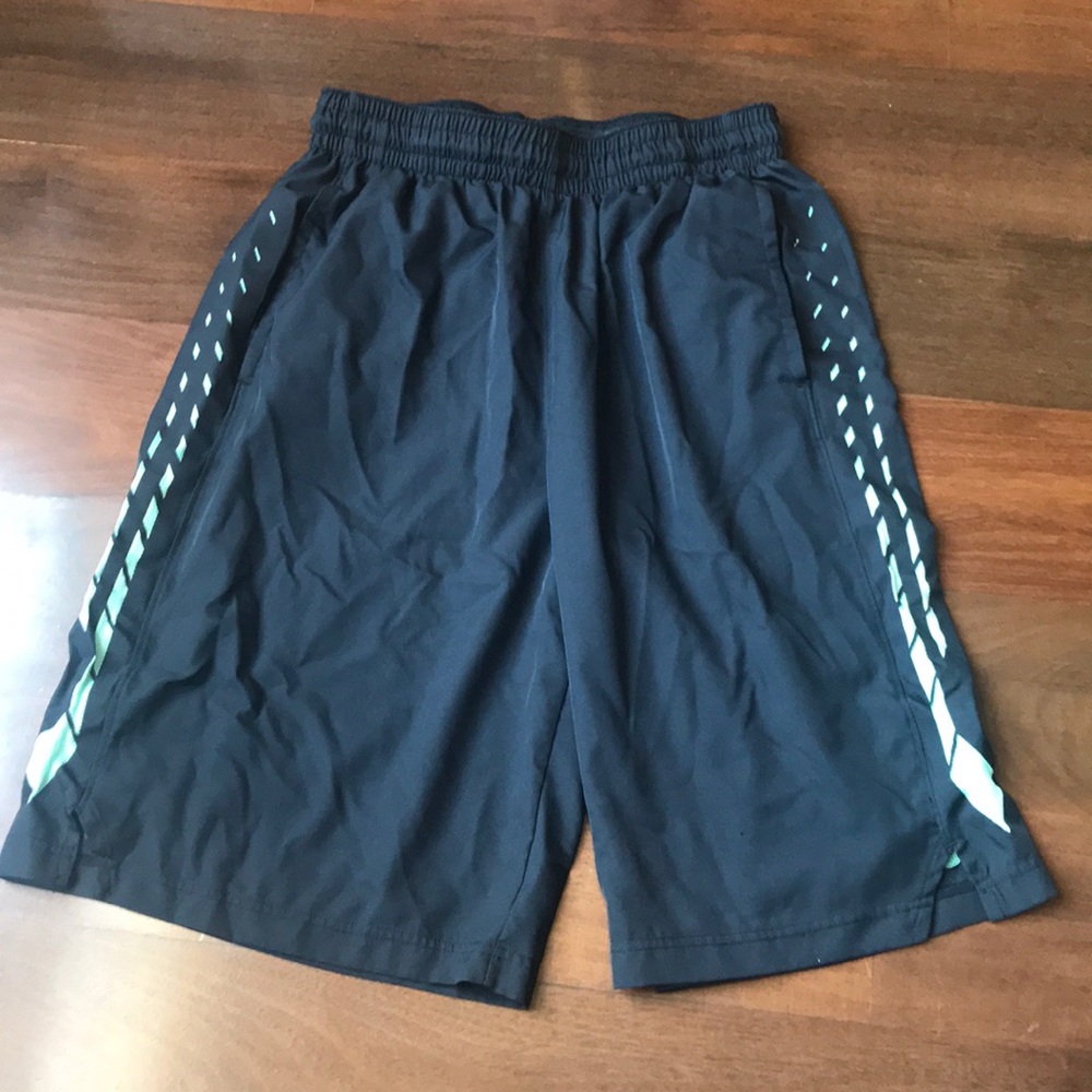 Hyperelite Nike Men’s black and mint green shorts